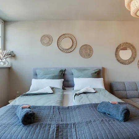 Boho Design With Free Parking & Aircon By Hero Homes * Graz