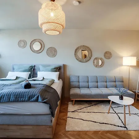 Boho Design With Free Parking & Aircon By Hero Homes Lejlighed
