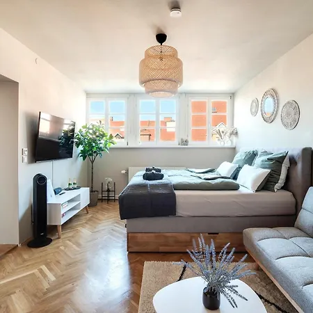 Boho Design - Historic Center With Free Parking & Aircon By Hero Homes Apartman